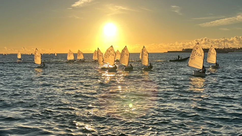 Más de cien regatistas del mundo compiten en Playa Blanca en el Circuito Canario de Optimist